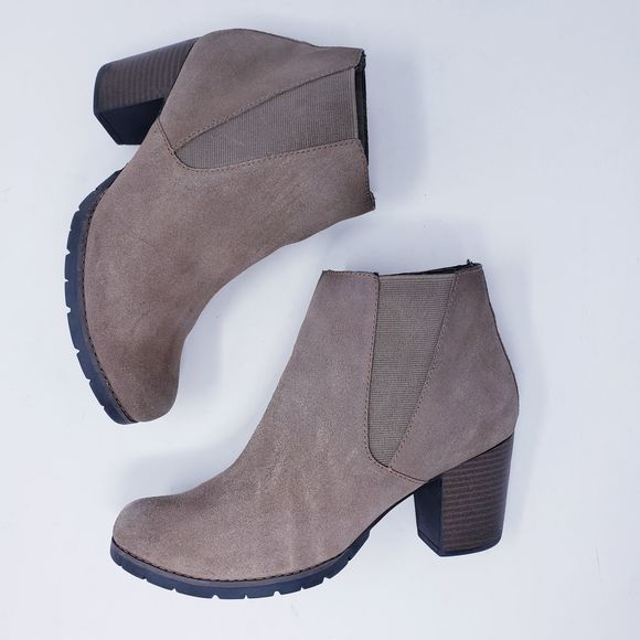 clarks pause camelia